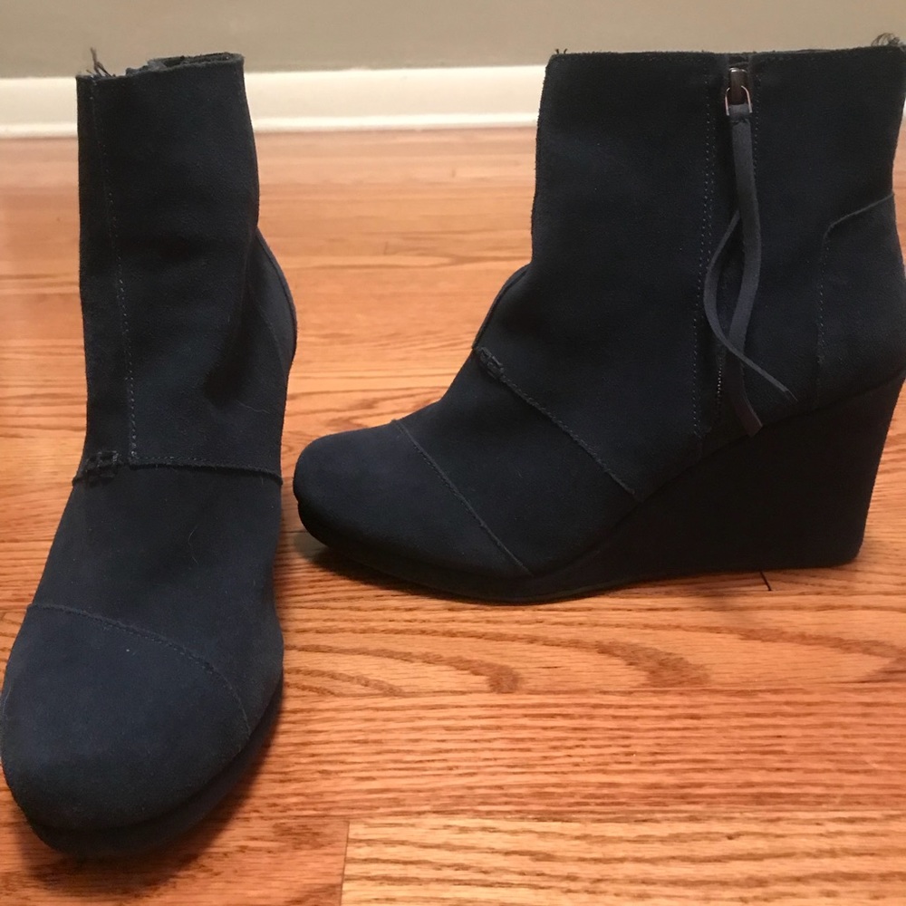 TOM Wedge Booties